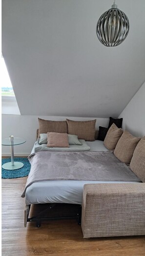 1 habitación, tabla de planchar con plancha, wifi gratis y ropa de cama 