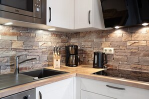 Kjøleskap, mikrobølgeovn, ovn og kokeplater