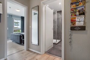 Shower, hair dryer, towels - Apartment 'Hafenblick' with Sea View, Balcony and Wi-Fi (Sassnitz)