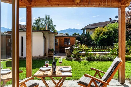 Ferienwohnung "Pflegersee" mit Bergblick, privater Terrasse und Wi-Fi
