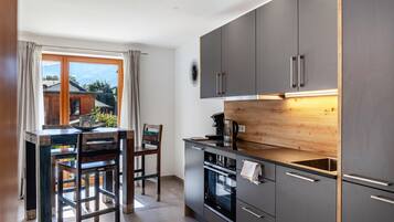 Kühlschrank, Ofen, Herdplatte, Geschirrspüler