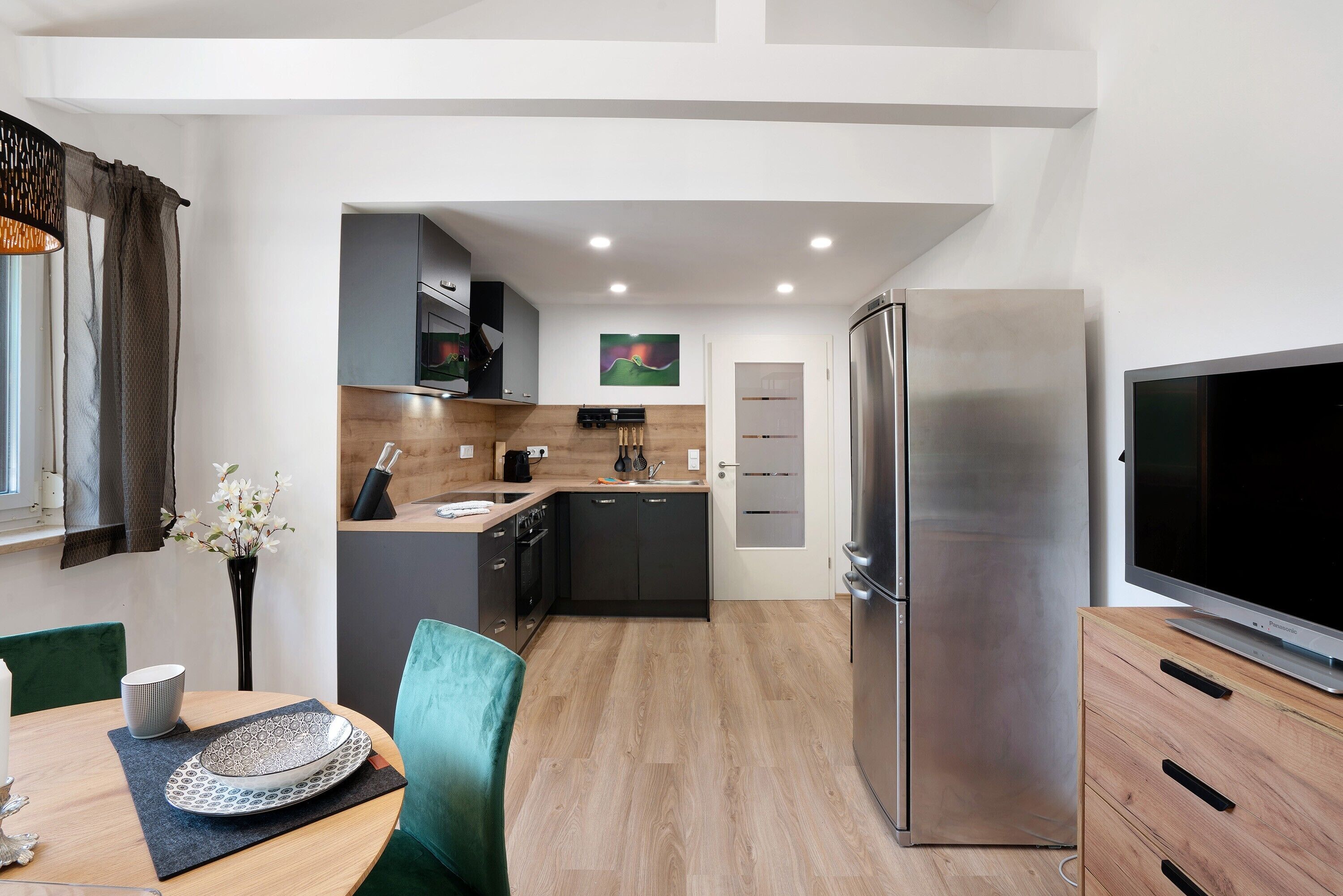 Kühlschrank, Mikrowelle, Ofen, Herdplatte