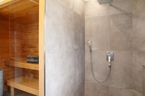 Ducha, secador de pelo, toallas