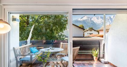 Ferienwohnung 'Stuiben Garmisch' mit Bergblick, Gemeinschaftspool und Wi-Fi