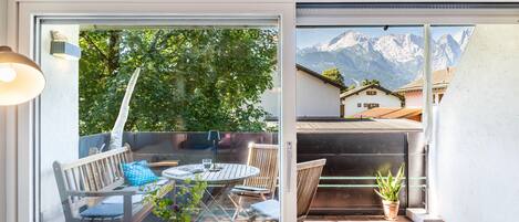 屋外ダイニングエリア