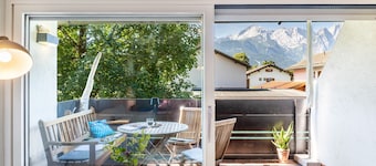 Studio Apartment 'Ferienwohnung Stuiben Garmisch' with Mountain View, Shared Pool and Wi-Fi