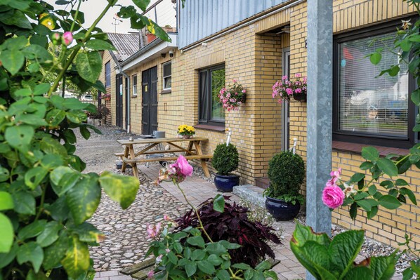 Outdoor dining - Apartment 'Traumland' with Wi-Fi (Hollingstedt)