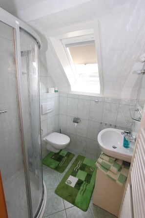 Douche, serviettes fournies