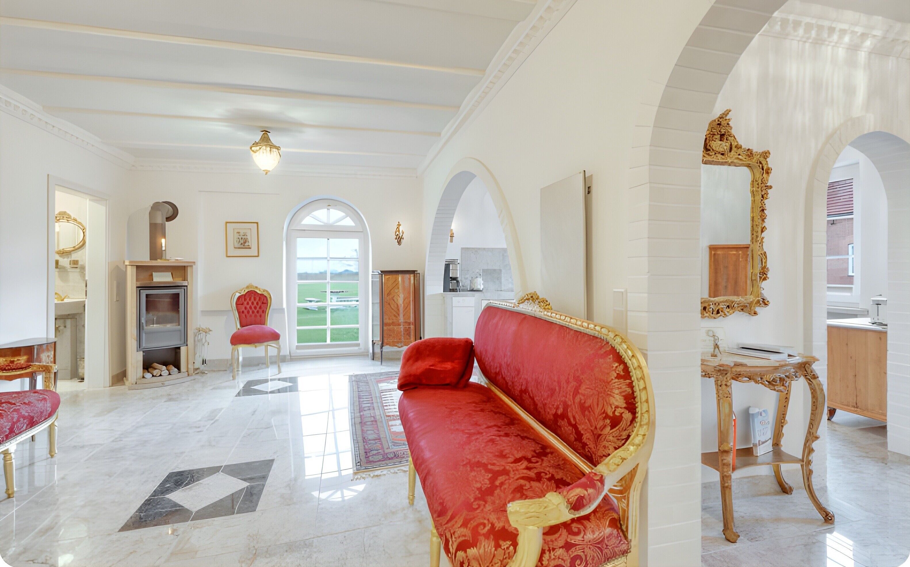 TV, caminetto, lettore DVD