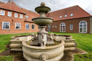 Property grounds - Apartment 'Maximilian Suite' with Shared Garden and Wi-Fi (Emmelsbüll-Horsbüll)