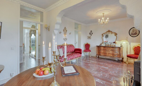 Interior - Apartment 'Großer Salon' with Shared Garden and Wi-Fi (Emmelsbüll-Horsbüll)