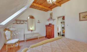 1 habitación, tabla de planchar con plancha, wifi gratis y ropa de cama 