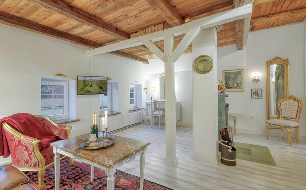 Interior - Apartment 'Junior Suite' with Shared Garden and Wi-Fi (Emmelsbüll-Horsbüll)