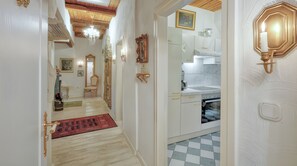 Frigorífico, horno, placa de cocina y lavavajillas