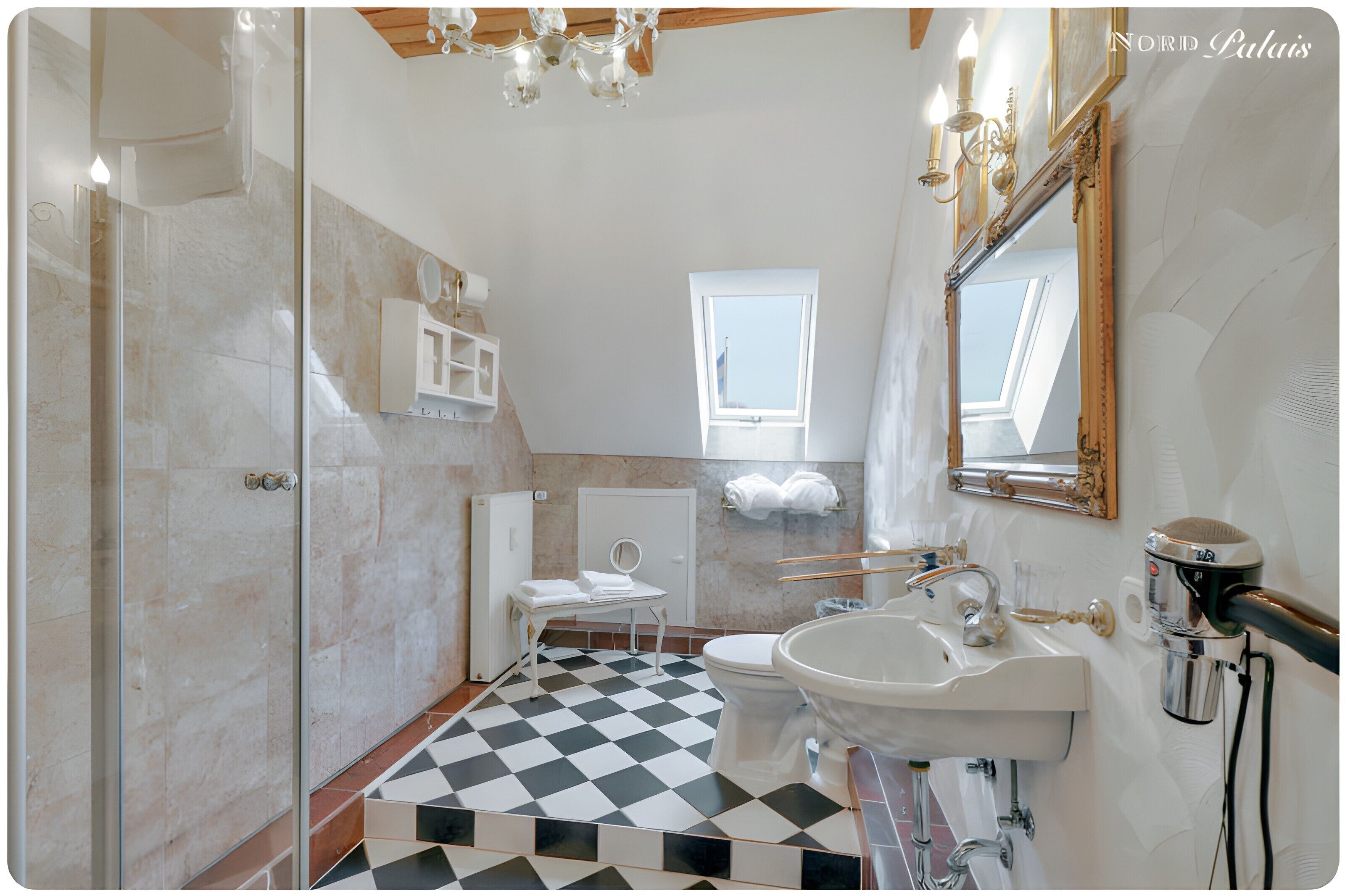 Ducha, secador de pelo, toallas