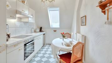 KĂŒhlschrank, Ofen, Herdplatte, GeschirrspĂŒler