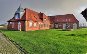 Exterior - Apartment 'Junior Suite' with Shared Garden and Wi-Fi (Emmelsbüll-Horsbüll)