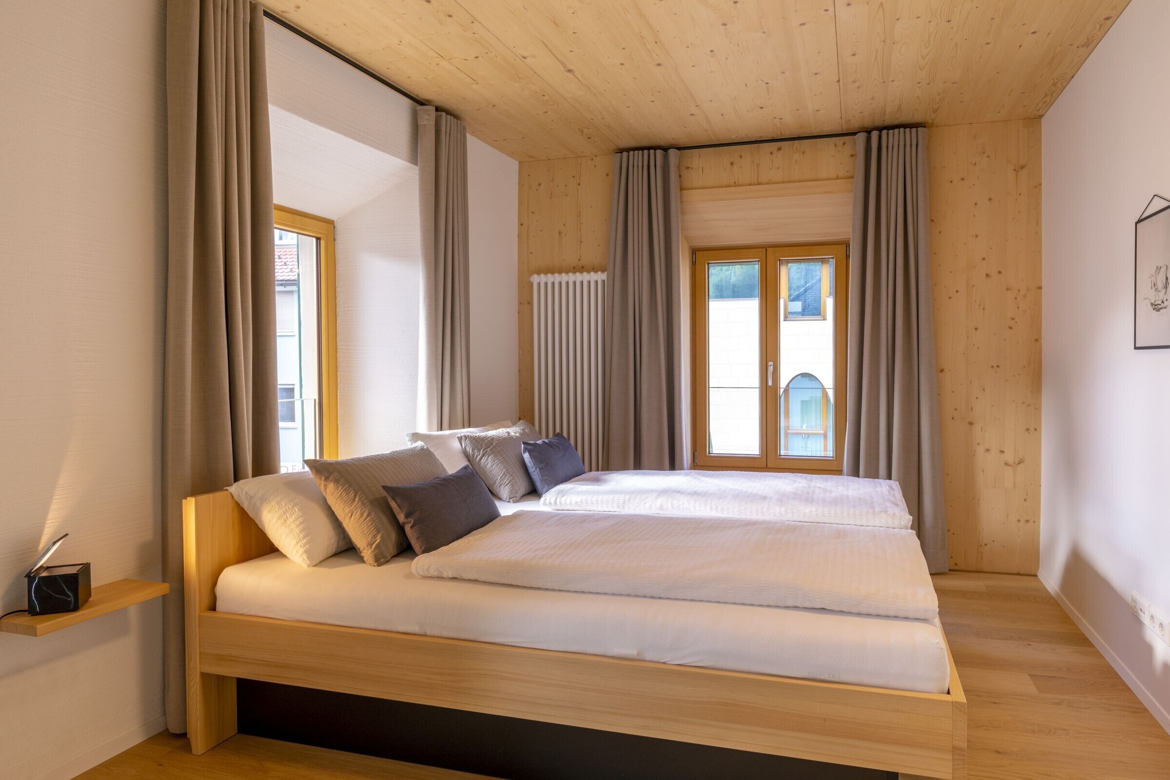 2 室のベッドルーム、WiFi (無料)、ベッドシーツ