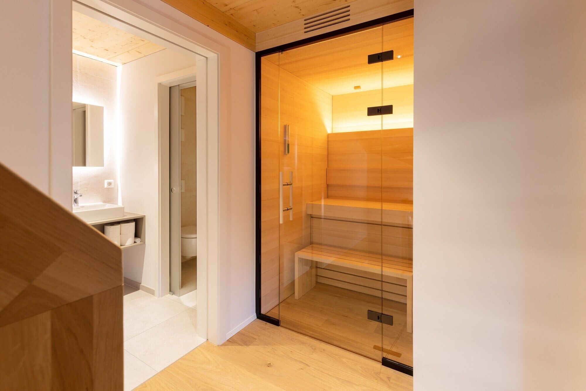 シャワー、ヘアドライヤー、タオル