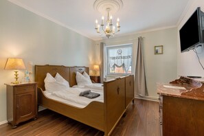 1 bedroom, free WiFi, bed sheets - Apartment 'Überfahrtsalon' with Shared Garden and Wi-Fi (Klanxbüll)