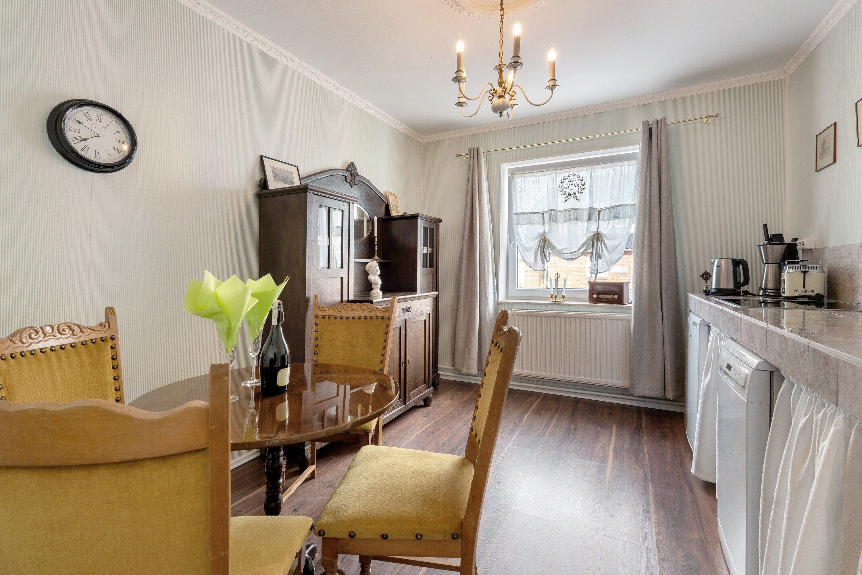 Køleskab, ovn, kogeplade, opvaskemaskine