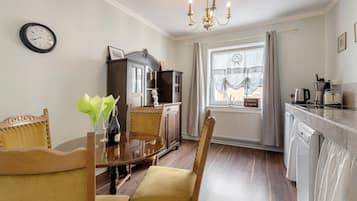 Køleskab, ovn, kogeplade, opvaskemaskine