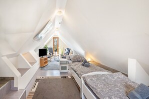 2 bedrooms, iron/ironing board, free WiFi, bed sheets