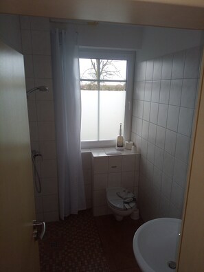 Shower, towels
