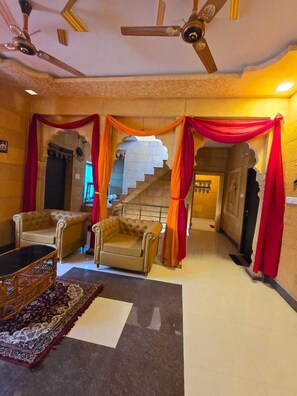 Living area - Hotel Canberra jaisalmer (Jaisalmer)