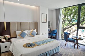 Minibar y caja de seguridad en la habitación