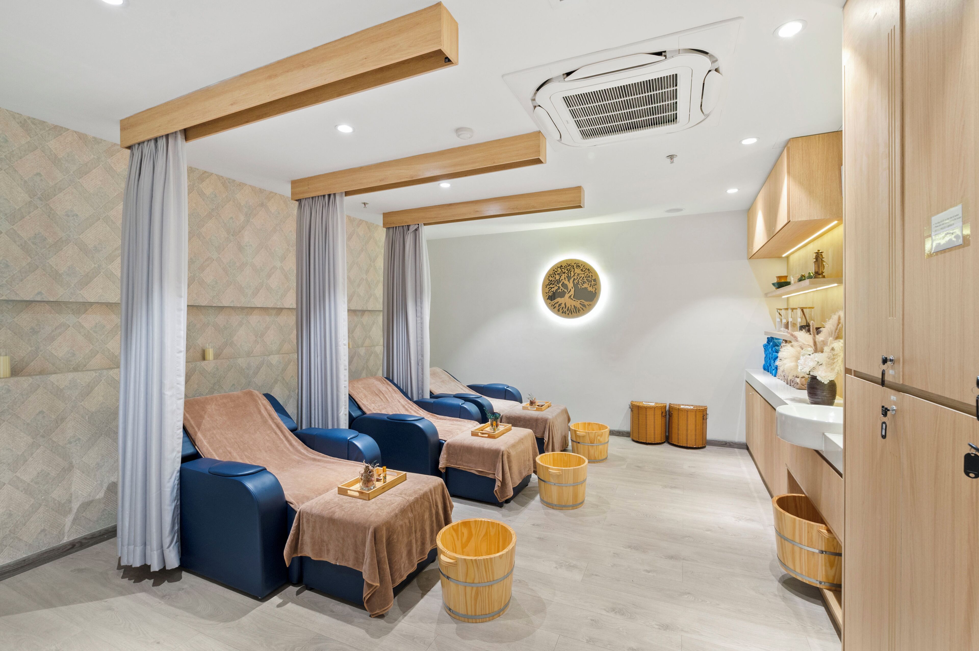 Couples treatment room(s), body scrubs, reflexology, massages