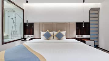 Premier Double Room, Internal Window | 迷你吧、房內夾萬、手提電腦工作空間、遮光窗簾/窗簾