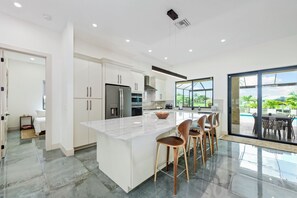 Microwave, oven, stovetop, dishwasher - Modern Retreat in Southern Cape. 3-bd house with parking, spa, pool, WiFi, AC. (Cape Coral)