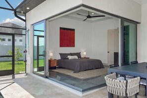 3 bedrooms, iron/ironing board, WiFi, bed sheets - Modern Retreat in Southern Cape. 3-bd house with parking, spa, pool, WiFi, AC. (Cape Coral)