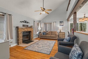 Smart TV, fireplace