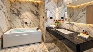 Premier Double Room, 1 Double Bed | Bathroom