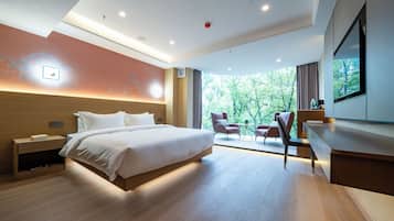 Deluxe Double Room | Individually furnished, desk, laptop workspace, soundproofing