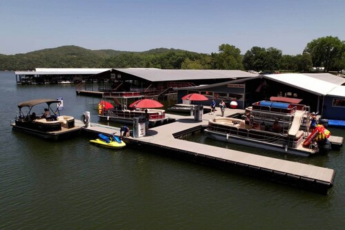 Hot Tub-Firepit-Bunkroom near Crick