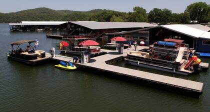 Hot Tub-Firepit-Bunkroom near Crick