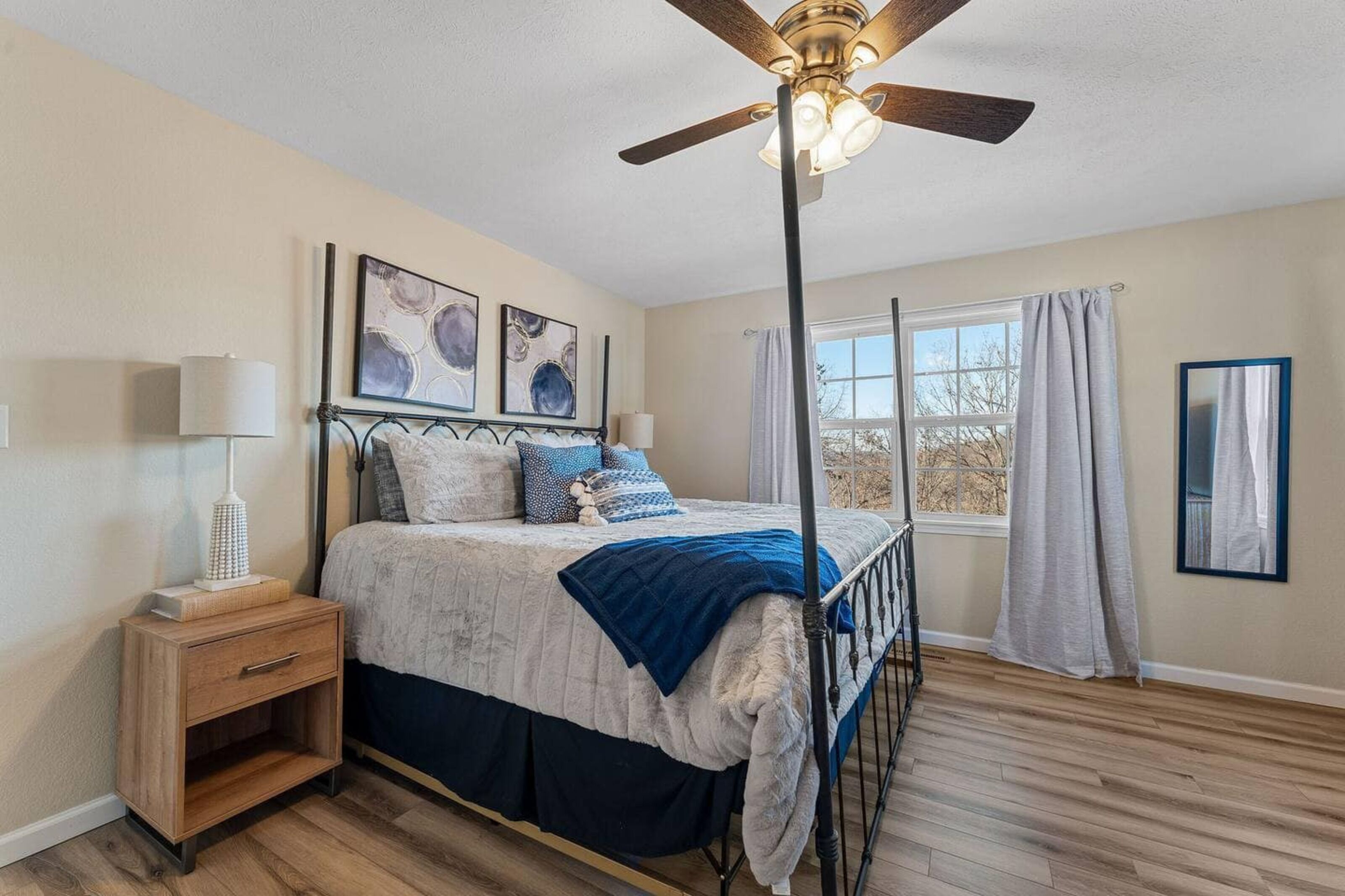 Superior House, 4 Bedrooms, Mountain View | 4 bedrooms, individually decorated, individually furnished, desk
