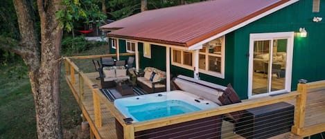 Superior House, 4 Bedrooms, Mountain View | Private spa tub