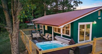 Hot Tub-Firepit-Bunkroom near Crick