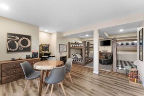 Superior House, 4 Bedrooms, Mountain View