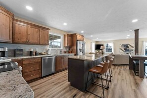 Superior House, 4 Bedrooms, Mountain View | Private kitchen | Fridge, microwave, oven, stovetop - Hot Tub-Firepit-Bunkroom near Crick (Omaha)