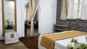 1BHK Villa | Free WiFi - Wandr Tabletop (Mahabaleshwar)