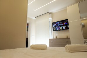 2 bedrooms, desk, iron/ironing board, travel cot