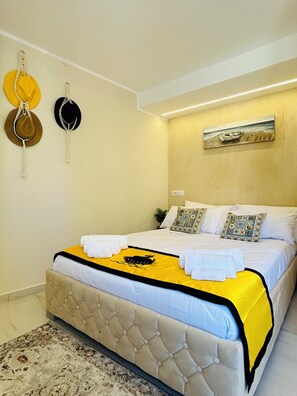 2 Schlafzimmer, Schreibtisch, Bügeleisen/Bügelbrett, Reisekinderbett