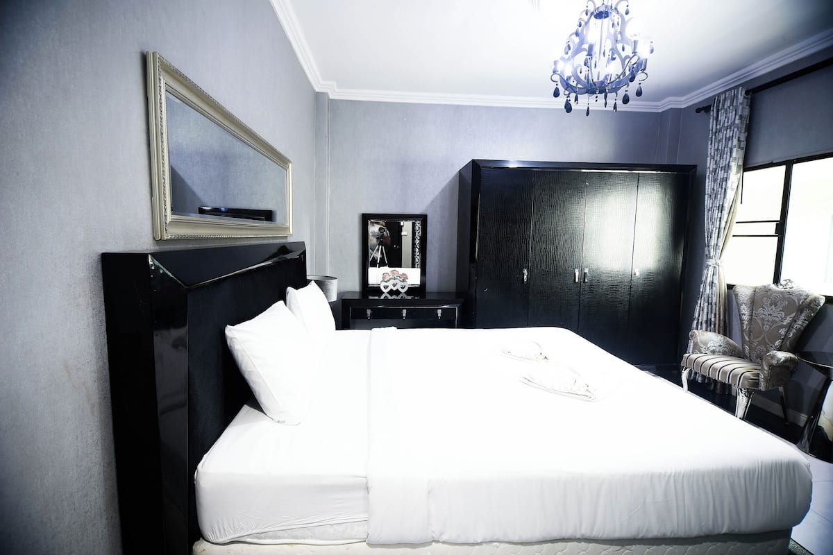 In-room safe, desk, iron/ironing board, free WiFi