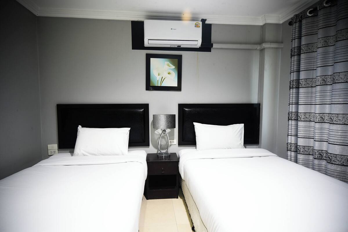 ตู้นิรภัยในห้องพัก, โต๊ะทำงาน, เตารีด/โต๊ะรีดผ้า, Wi-Fi ฟรี