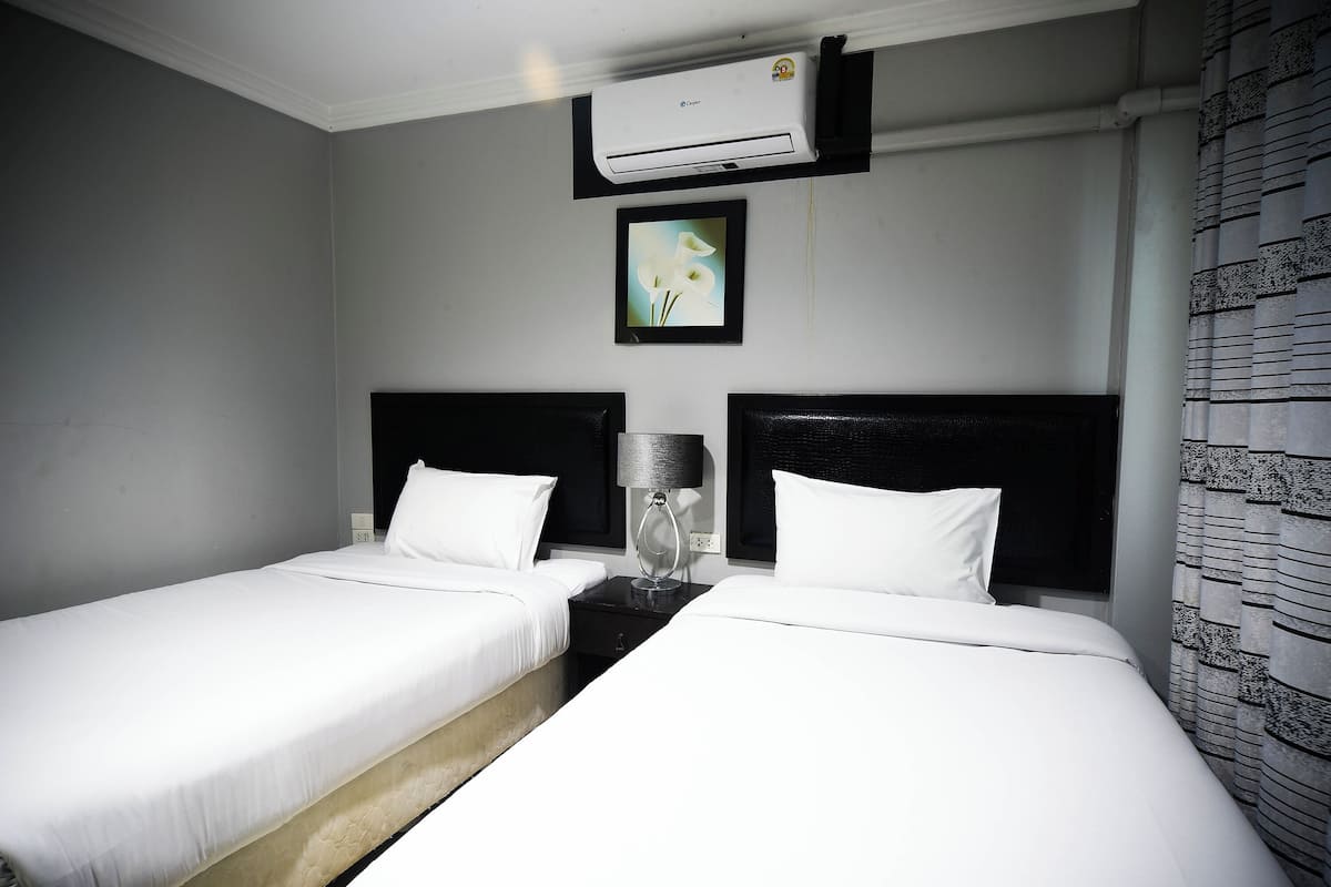 In-room safe, desk, iron/ironing board, free WiFi